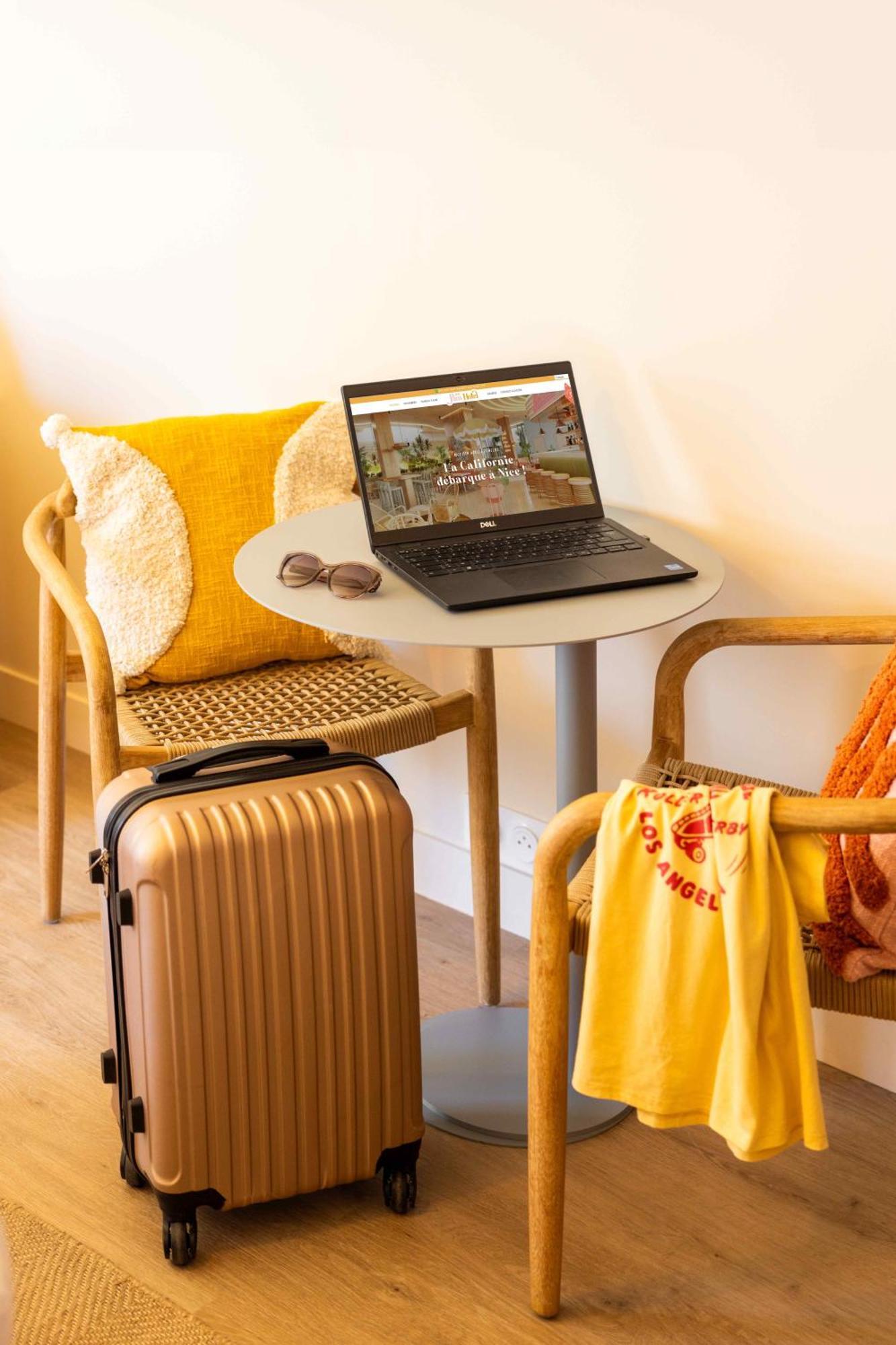 Nice Pam Hotel Fully Renovated Luaran gambar