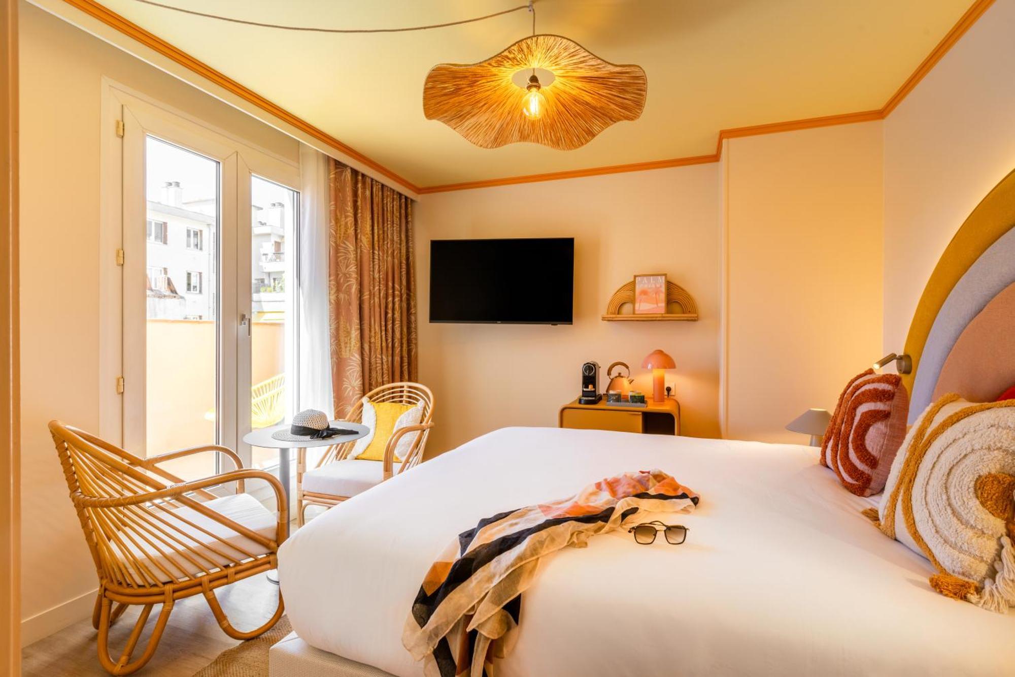Nice Pam Hotel Fully Renovated Luaran gambar